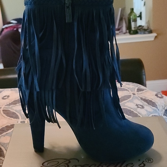 Boots - Picture 2 of 5